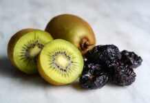 Prunes vs kiwifruit for constipation: Which Works Better? (2026) Prunes vs kiwifruit for constipation